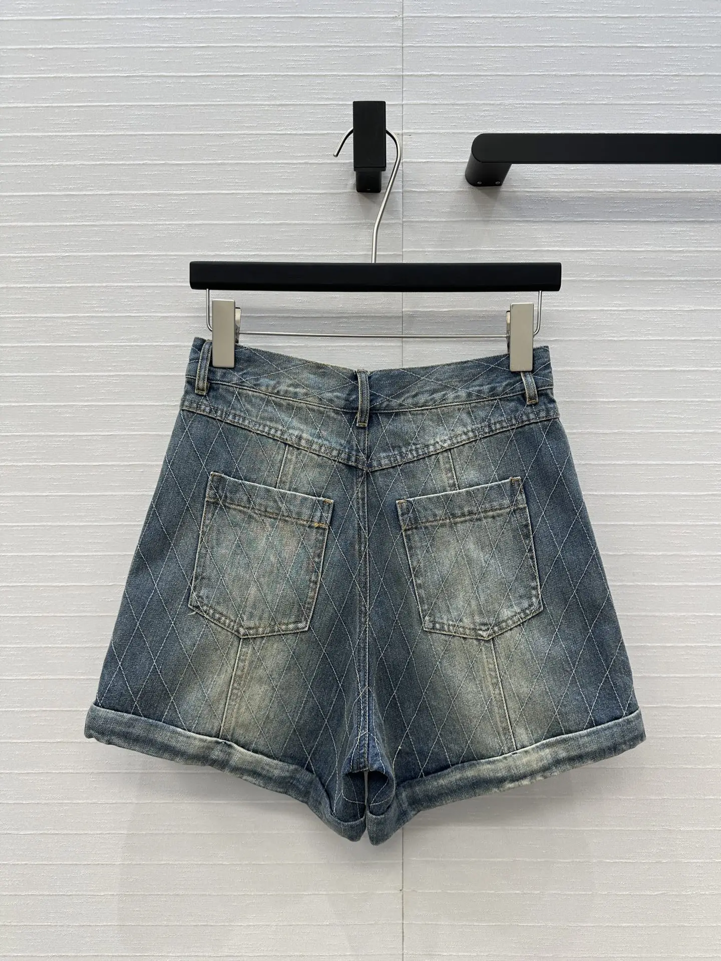 

High quality spring and summer women's diamond grid quilting process denim denim rolled edge shorts SU214