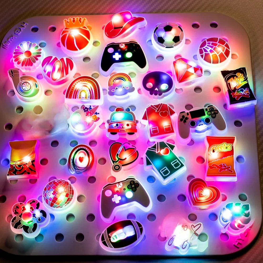 1/5 pièces manette de jeu LED chaussures de Rugby breloques coeur rose infirmière décorations de chaussures lumineuses nuage champignon sabot accessoires pour les enfants
