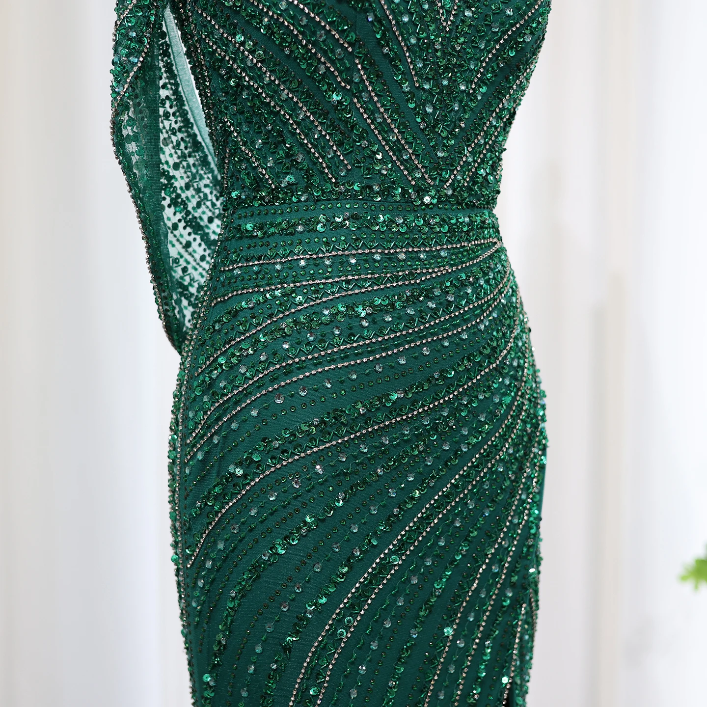 Sharon Said Luxuriöses Silbernes Meerjungfrauenkleid für Hochzeitsfeier mit Cape, Perlenbesetztes Schlitz-Abendkleid SS035 Maßanfertigung – Detail 31