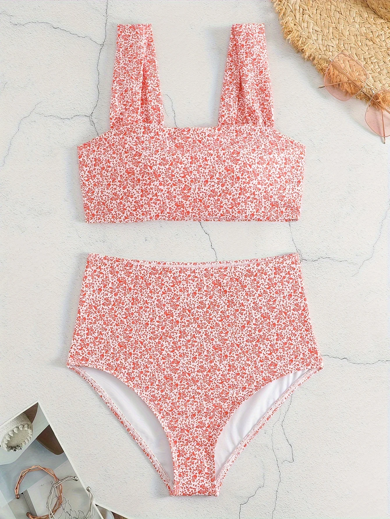 Questo set bikini da donna con stampa floreale in stile europeo e americano primavera/estate 2026 è la scelta perfetta per le vacanze estive.