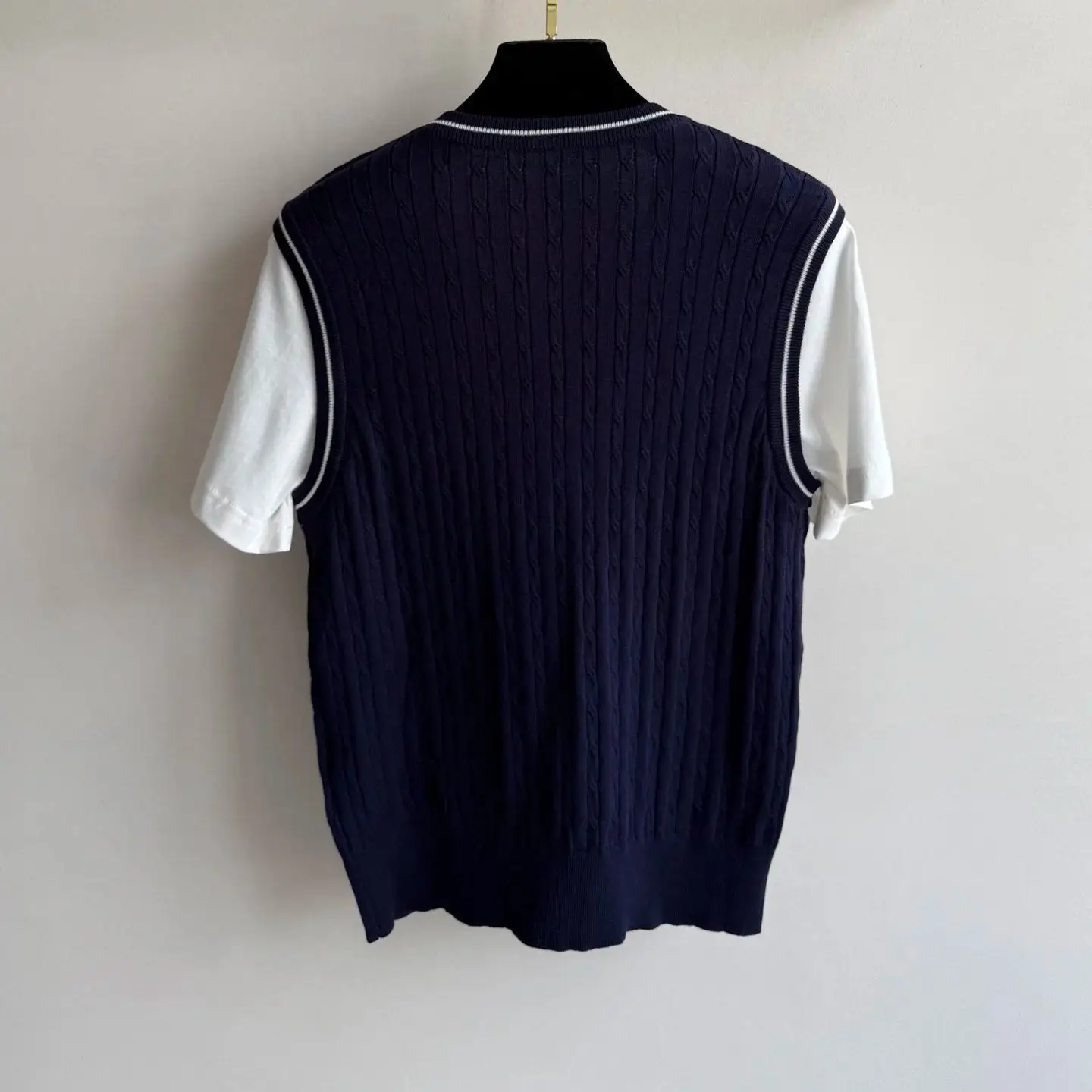 

Fake Two Piece Stitching Short Sleeve Age Reducing College Style Fabric Is Soft And Comfortable