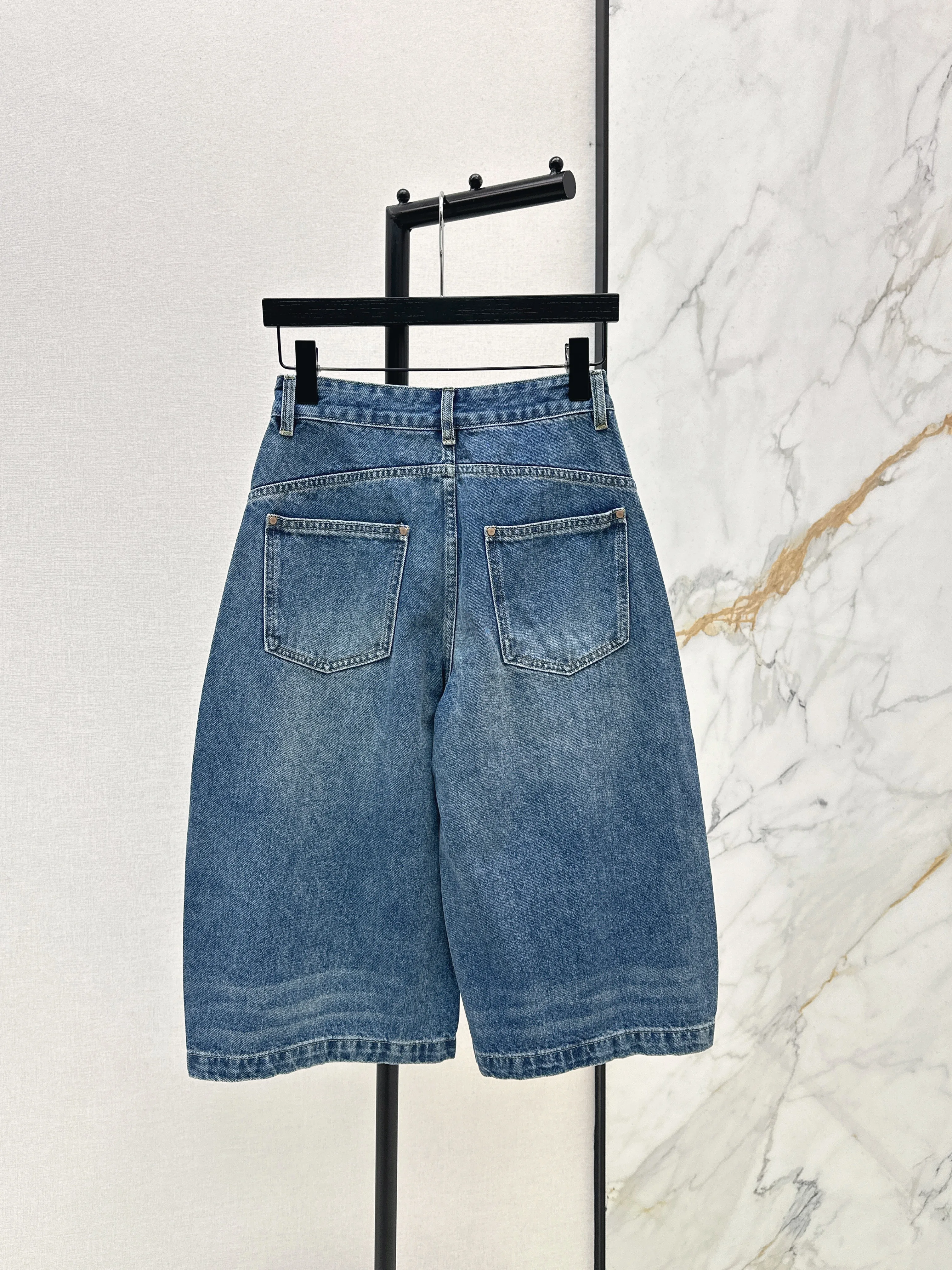 

2026 Spring/Summer New Retro-Style Wide-Leg Denim Shorts For Women - Versatile And Trendy