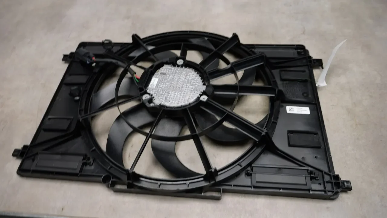 

For Volvo 2023 XC40 Radiator cooling fan OE 32339436
