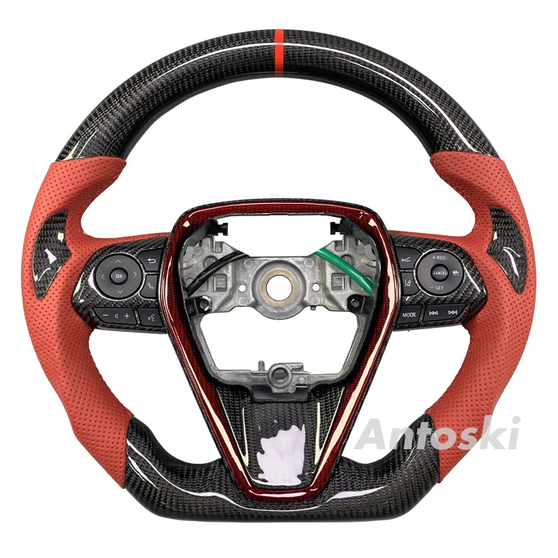 

Руль Toyota Camry на заказ из углеродного волокна 8-го поколения, оснащенный лопастными переключателями, можно отправлен самостоятельно.