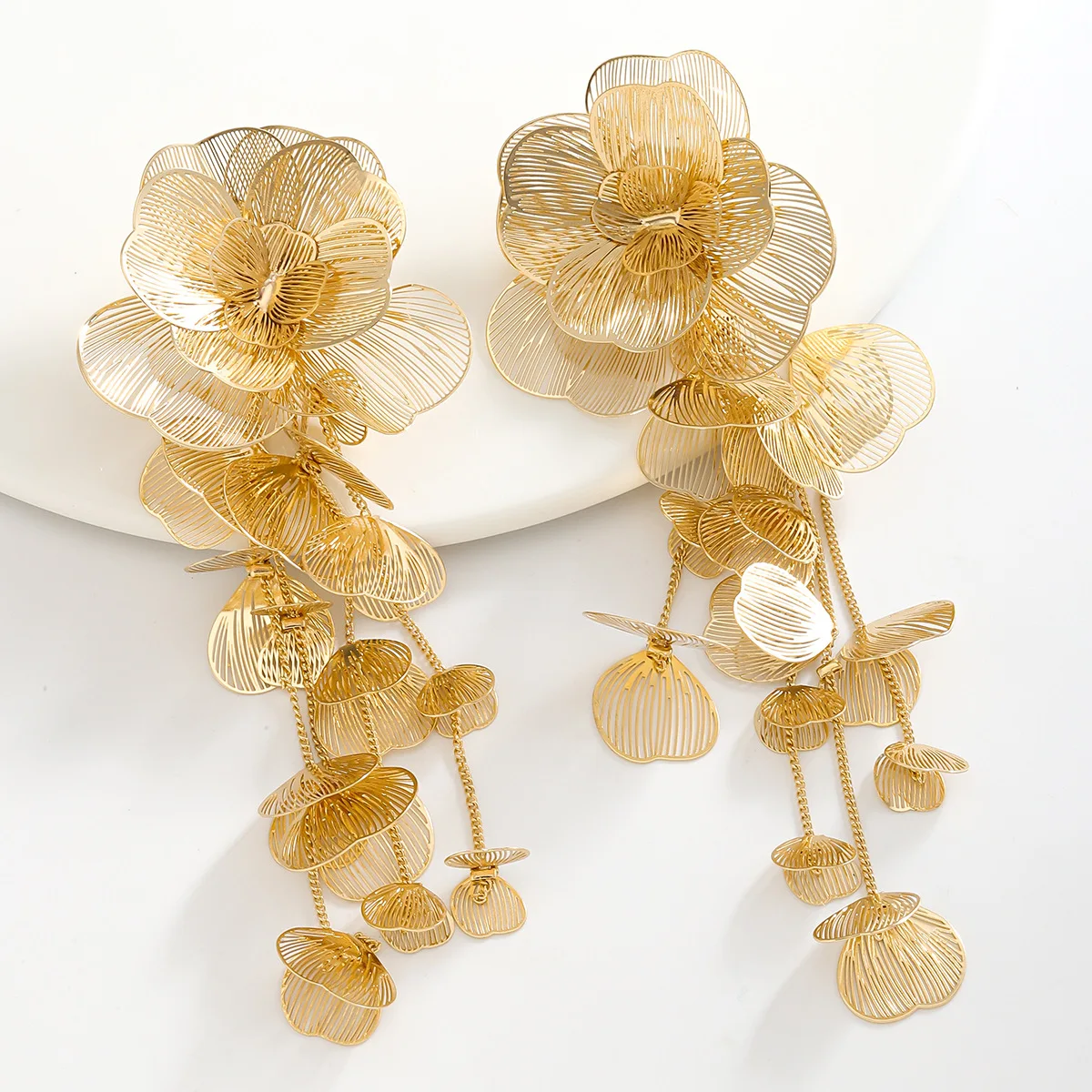 ZAA Raised Floral Earrings Elegant Metal Geometric Tassel Drop Earrings for Women Luxury Textured Statement Accessory Party Gift