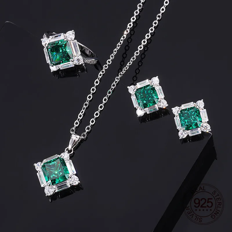 

Green Crushed Ice Cut High Carbon Diamond 5A Zircon Pendant Necklace Stud Earrings Ring 925 Sterling Silver Lady Jewelry Set