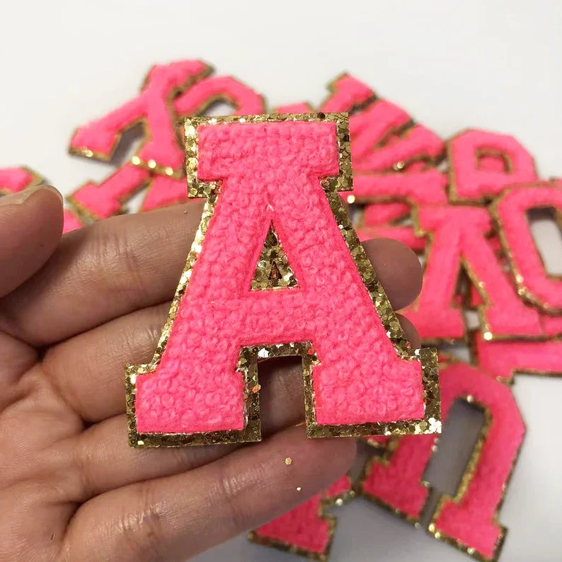 A-Z Filzen Aufkleber Große Rosa Handtuch Englisch brief Patches für Kleidung Stickerei Appliques Kleidung name Diy Handwerk Zubehör