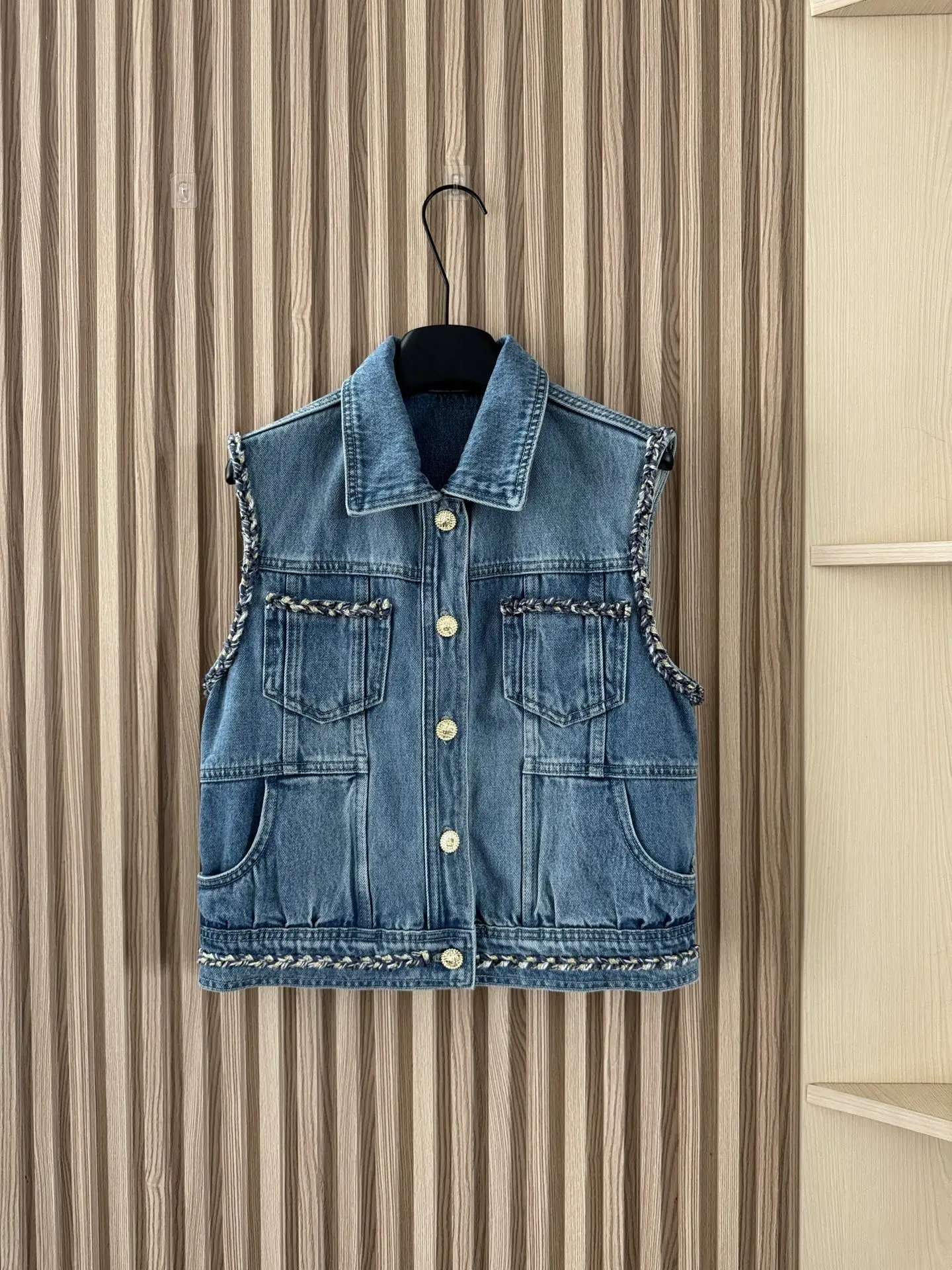 

2025 New 100% Cotton Luxurious Heavy Weaving Decoration Denim Vest 280