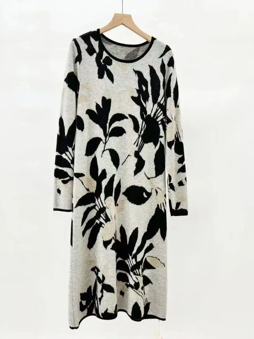 

Luxurious women's knitted long sleeve pure cashmere dress