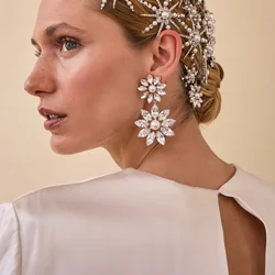 Exquisite Bridal Flower Dangle Earrings Light Women Piercing Gift Intersperse Pearl Rhinestone Hanging Earrings Wedding Jewelry