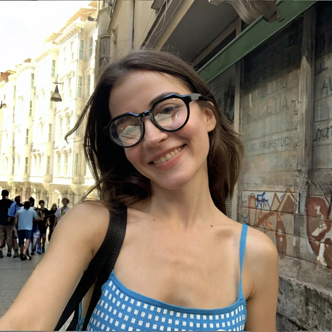 Retro-Brille mit rundem Rahmen, blaues Licht blockierend, modischer Rahmen aus TR-Material, Federscharniere, kein Kneifen, leicht