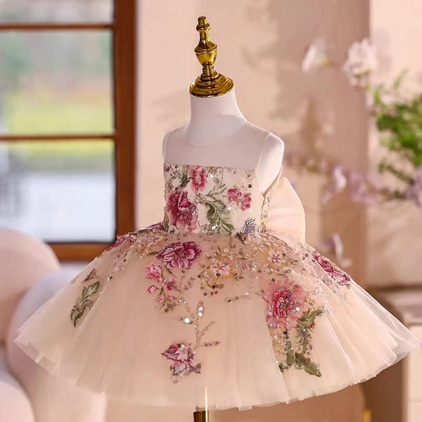 Dreamy Vow D012 Elegante design senza spalline con motivo ricamato Abito da ragazza di fiori con fiocco senza maniche Abito da ballo per feste di nozze