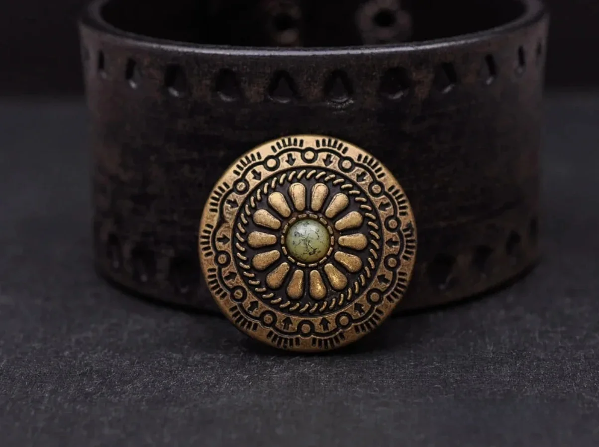 10 sztuk 30X30mm antyczny mosiądz Tribal beżowy turkusowy koralik kwiat Leathercraft pas ubrania siodła konchos przycisk śruba — zdjęcie 2