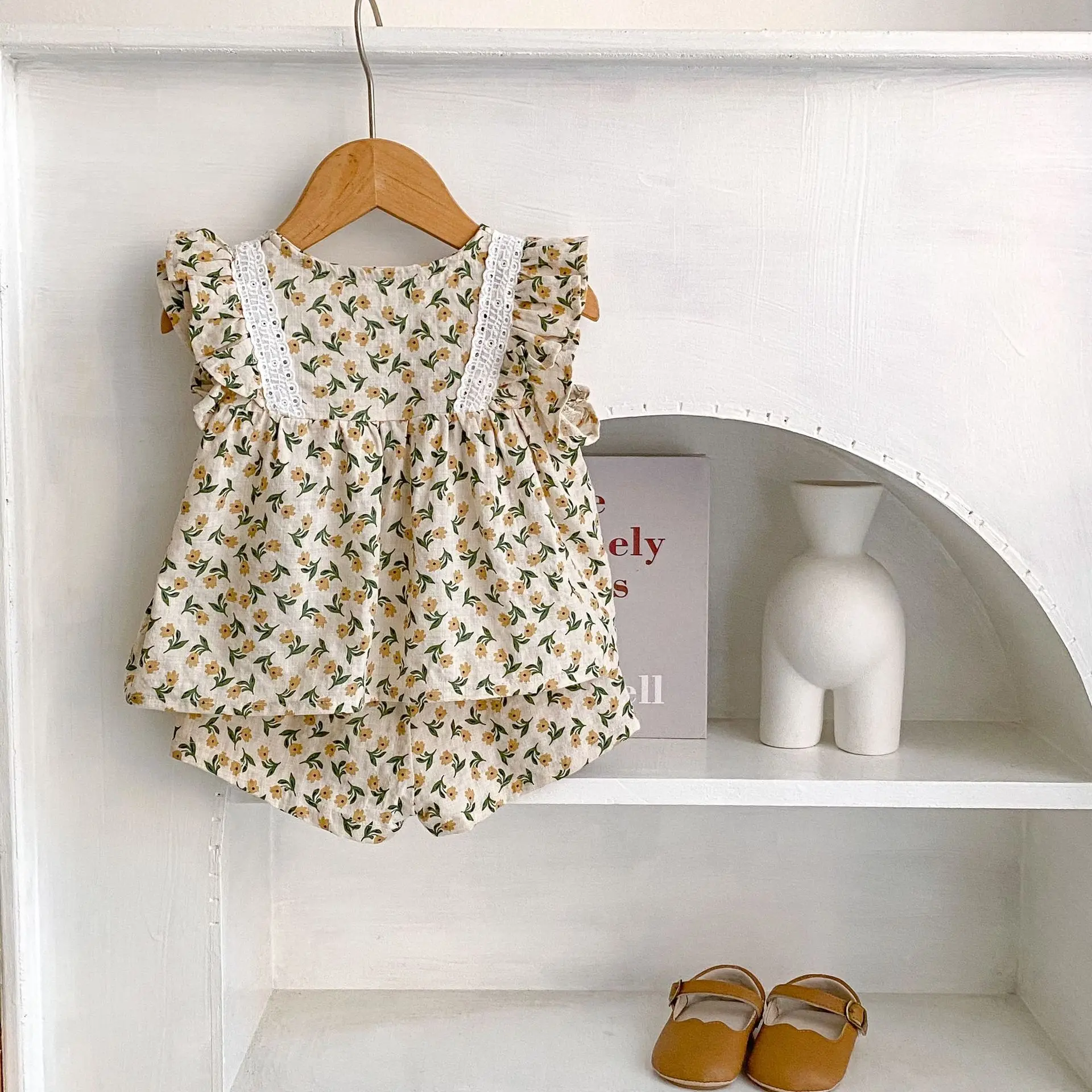 Summer Baby Girl Ditsy Floral Lace Top + Ruffle Short Trousers 2 Pieces Set Infant's Clothing Set Suit for Toddlers