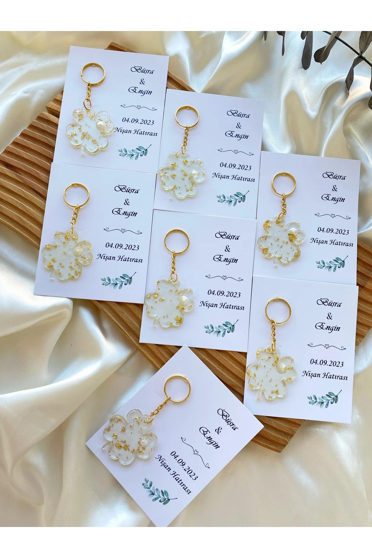 25/50/100Pcs Custom Wedding Birthday Baby Shower Favor Clover Epoxy Keychain With Invitation Personalized Engagement Party Gift