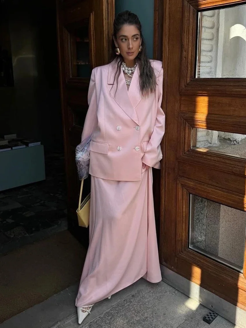 Clacive Fashion Luźny różowy satynowy damski dwuczęściowy zestaw 2025 Elegancka marynarka z długim rękawem i spódnicą maxi z wysokim stanem dla kobiet — zdjęcie 2