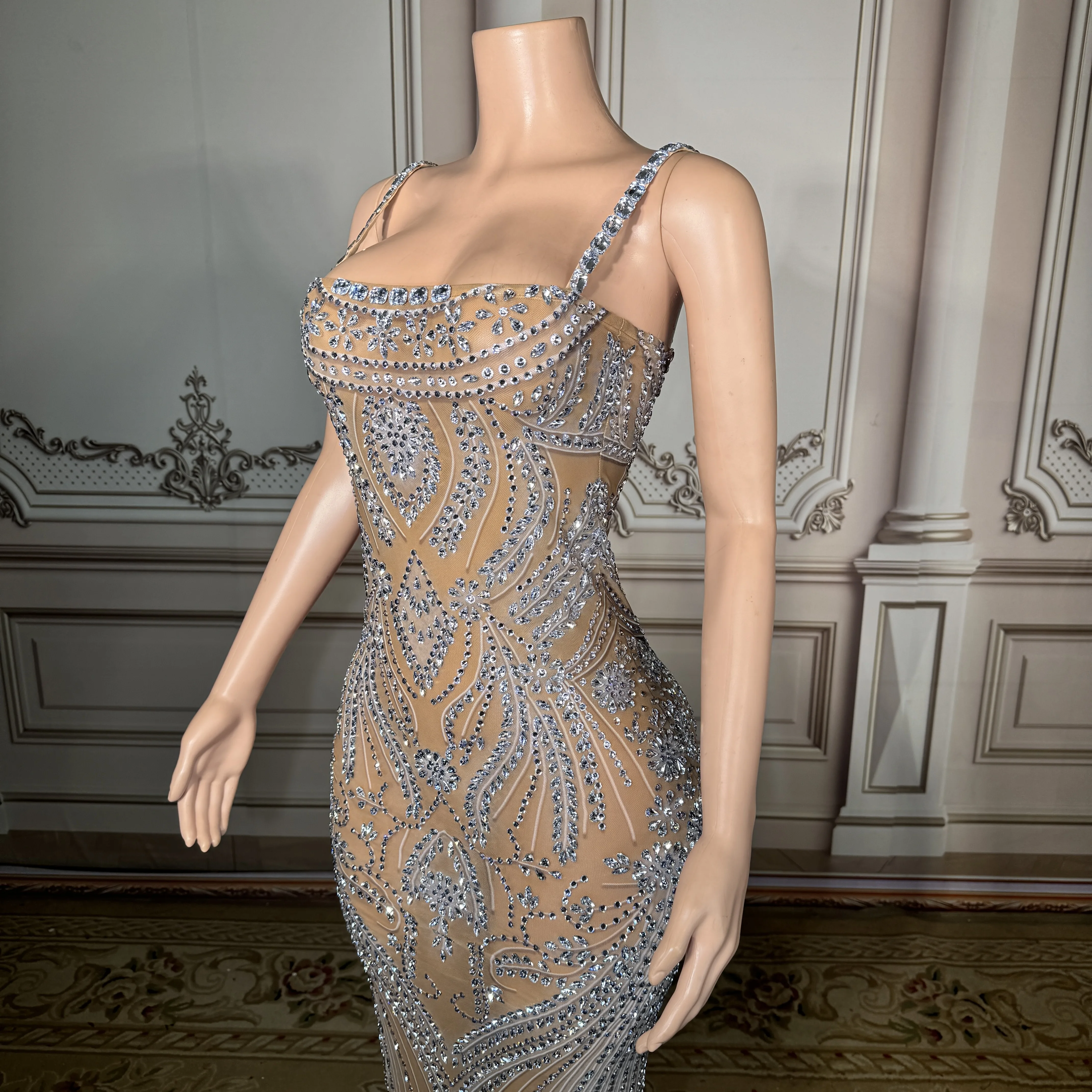 

ZD Fashion rhinestone evening gown ideal for prom night, cocktail parties, stage performances, weddings, birthdays and luxury