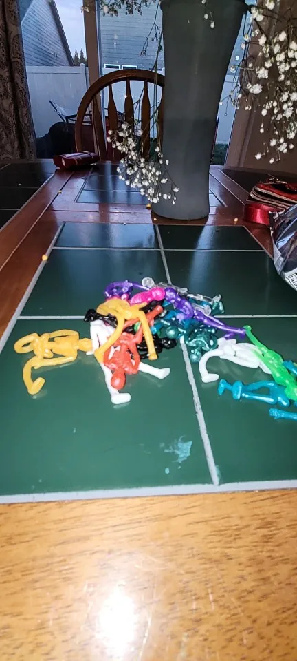 10/50pcs Stretchy Skeleton Sticky Toys Assorted Color Stretchy Skull Squishy Toy Set For Party Favor Happy Halloween Small Gift photo review