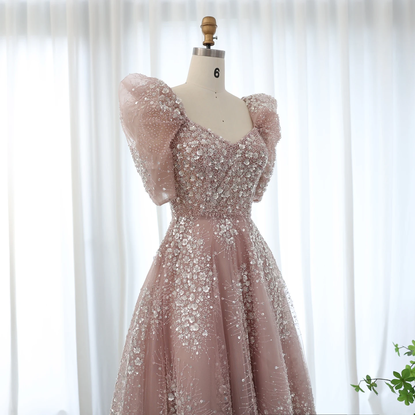 Sharon Said Glitzerndes Limonengrünes Luxus-Abendkleid aus Dubai für Arabische Hochzeiten, Verlobungen und Formelle Anlässe, Modell SS155, Maßanfertigung – Detail 24