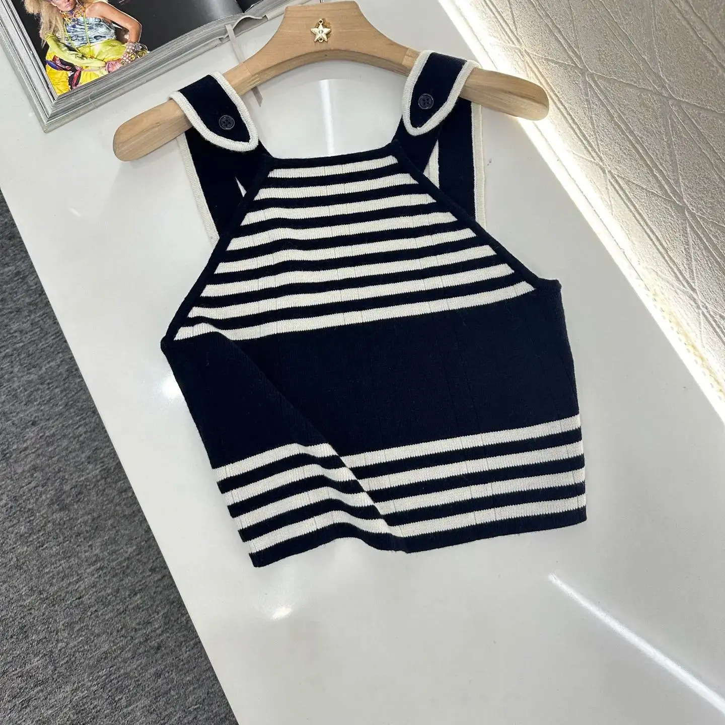 

2025 New Products on the Shelves Black and White Striped Knitted Cropped Vest Wool Yarn Woven Shoulder Strap Buttons