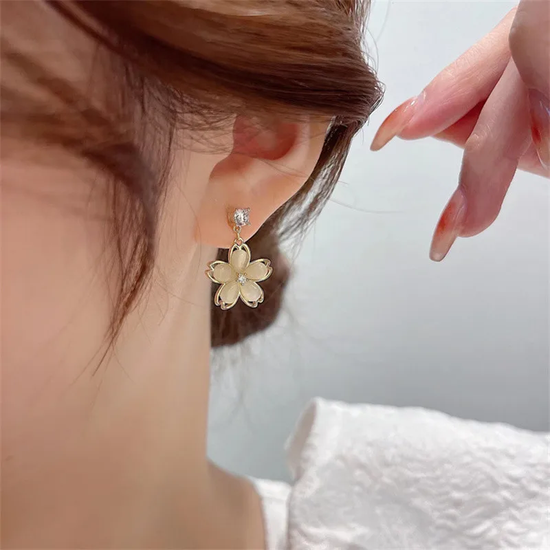 Vergoldete Kristallblatt-Quasten-Tropfenohrringe für Frauen, glänzende Zirkon-Blume, baumelnde Ohrringe, Hochzeit, Schmuck, Geschenk, Y2k – Detail 36