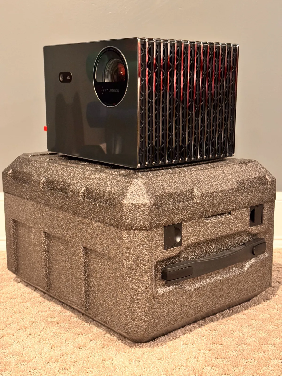 KUP 8, OTRZYMASZ 4 GRATIS Projektor laserowy Valerion VisionMaster Pro2 4K 3000