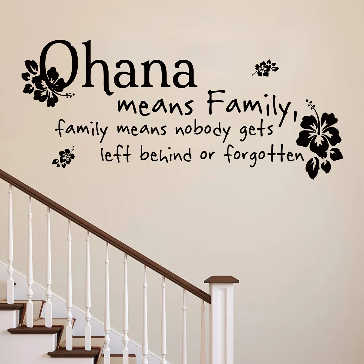 1 pegatina de pared con diseño de letras negras simples de estilo hawaiano, con el lema de unidad familiar Ohana, pegatina autoadhesiva de PVC para decoración del hogar, adecuada para dormitorio, sala de estar, armarios, baño, puertas, ventanas y paredes de fondo de sofá, crea fácilmente un espacio cálido y divertido, un regalo creativo y pensativo para familiares, amigos y seres queridos.