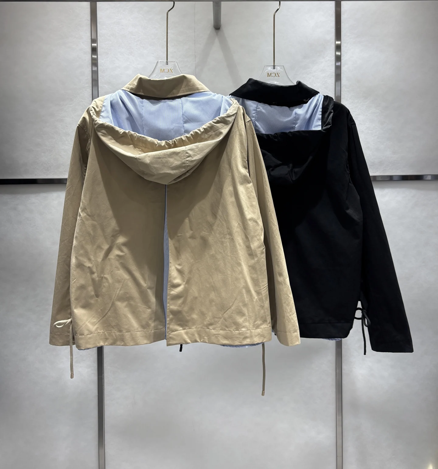 

2025 Winter New Women's Dress Line Pull String Back Split Design Fake Two Connecting Hat Trench Coat