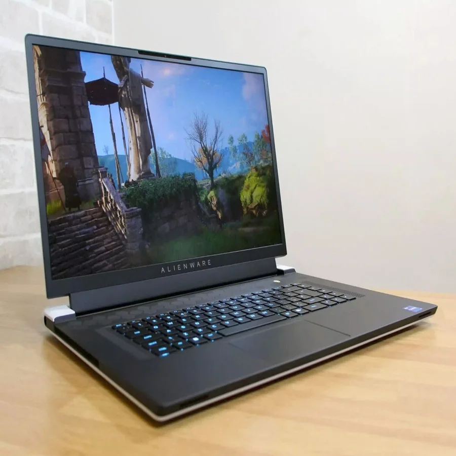 لاب توب Alienwares-منطقة 51 متر ، intel core ، 32 جيجابايت رام ، 2x gb ssd (r0) + 1 وحدة تخزين