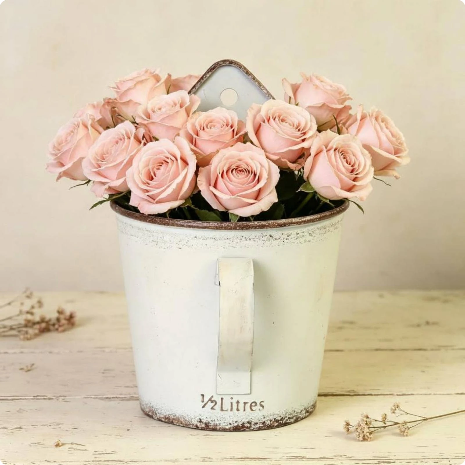 Iron Wall Planter Triangular Back Plate Vintage Wall Planter Rust-Toned Border Plant Holder