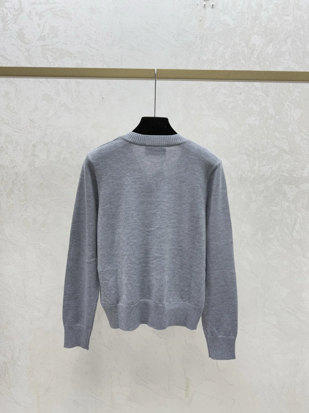 

New early autumn contrasting letter V-neck knitted long sleeved casual versatile long sleeved top