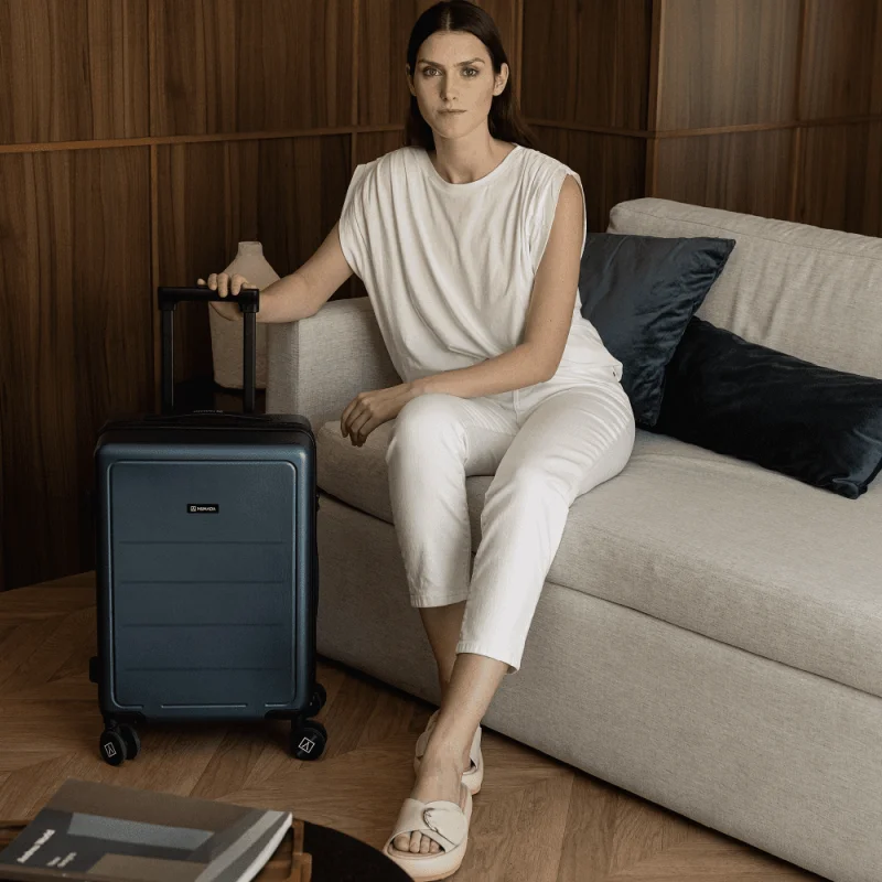 NUMADA - Maleta de Viaje Cabina PC + ABS (56x37,5x22cm) PackPro T40 con Cierre TSA y Carga USB. Maleta de Mano Rígida con 4 Ruedas 360, Extra de