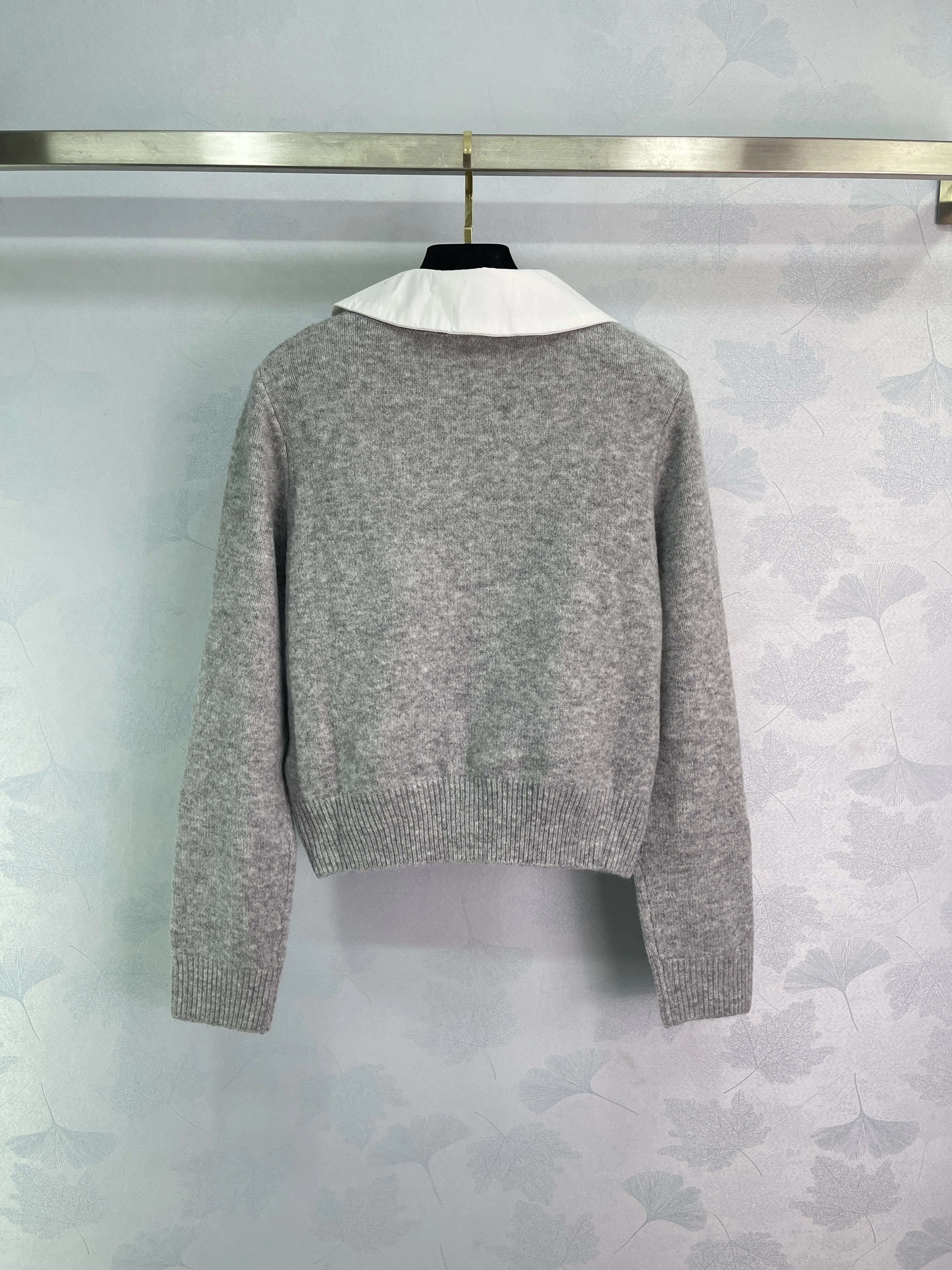 

Женский свитер с вышивкой нового дизайна осень/зима 2025 г.