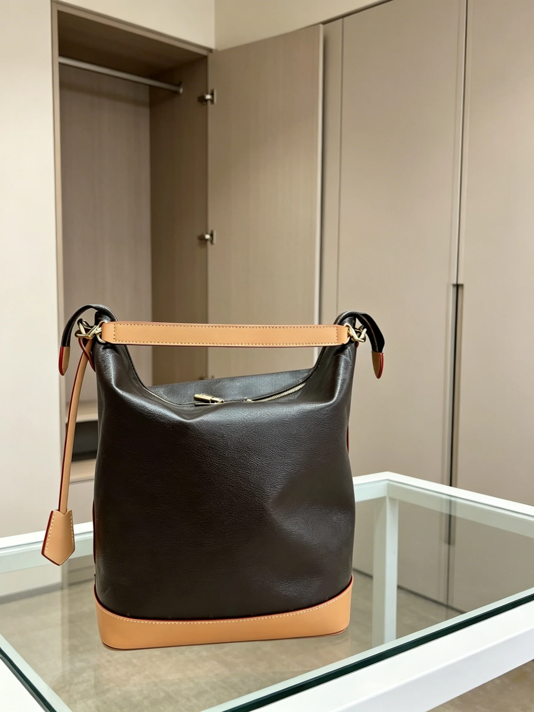 Women's Bucket Bag Lightweight Two Tone Leather Trimmed Shoulder Bag Zipper Closure Everyday Use Size:25*34cm