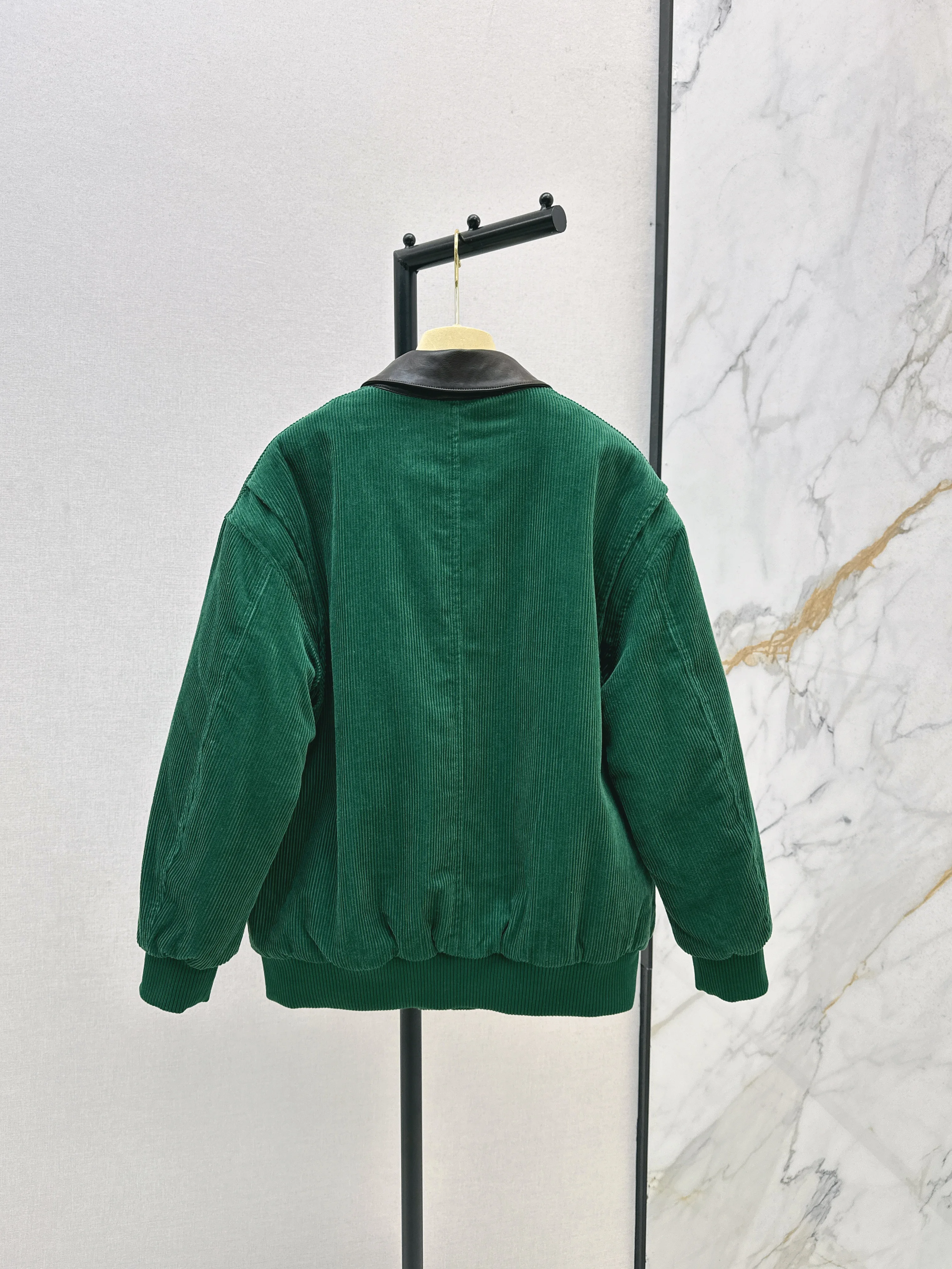 

2025 Winter Women's Color blocked Collar Splicing Corduroy Cotton Jacket for Warmth Retro Handsome Fashionable Girl Style 469