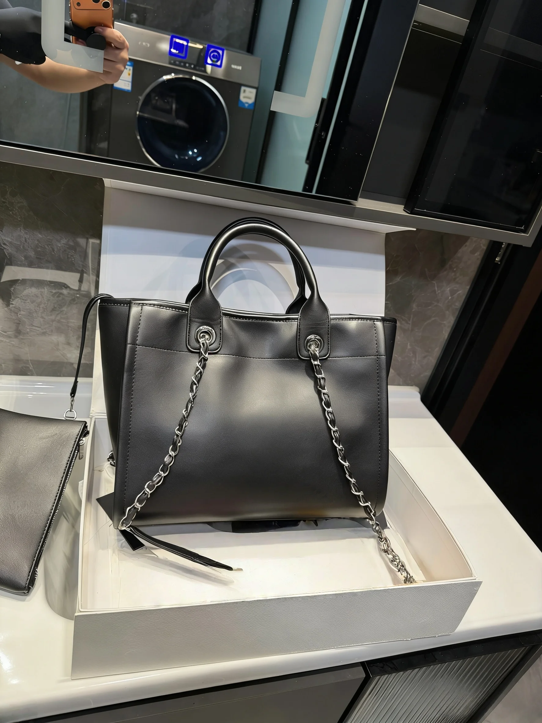 

2025 New SIZE: 37X17X30 or 31X15X25 CM Fashionable Versatile bags leather Portable Shoulder strap Hand-held no boxes