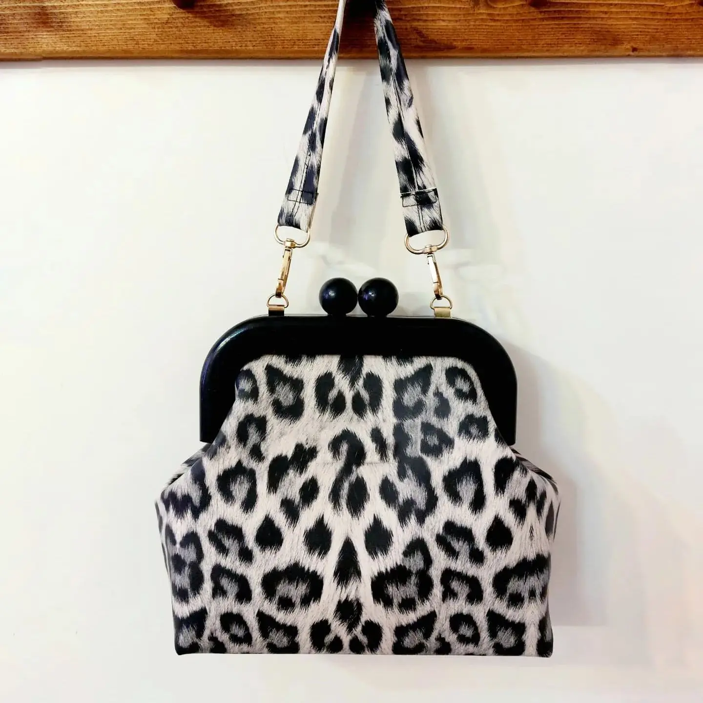 lost-in-bolsa-de-inmersion-de-tela-de-leopardo-vintage-con-boca-de-tuerca-resistente-a-los-aranazos-24x7x18-cm-boca-de-madera-hecha-a-mano