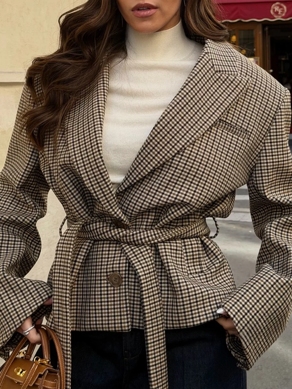 スタイリッシュなチェック柄スーツとショートパンツのセット、女性用、Vネック、シングルブレスト、ベルト付き、新しいファッショナブルなツーピースセット。