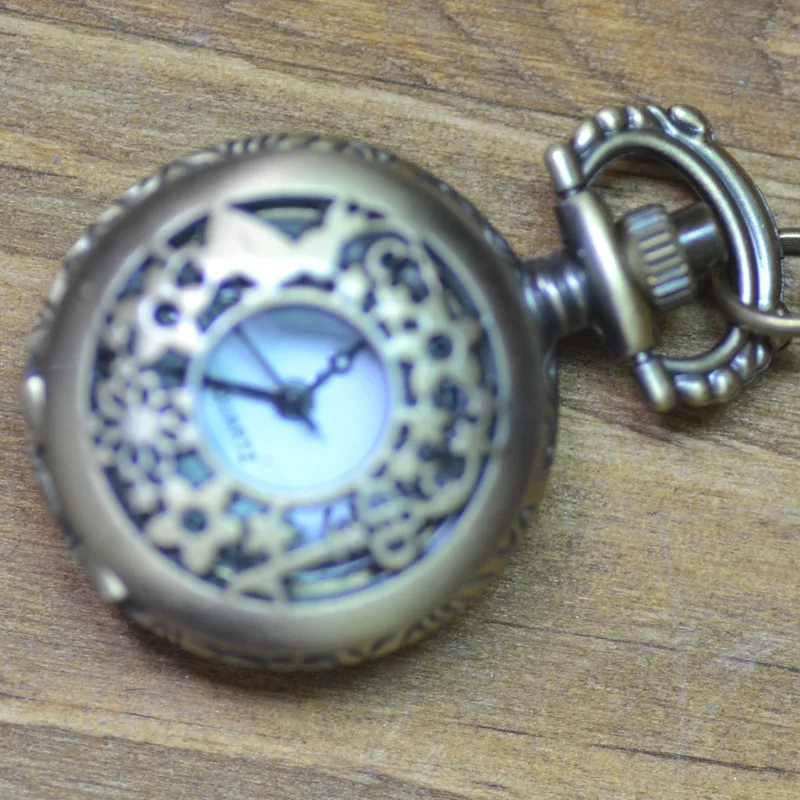 Orologio da tasca al quarzo con quadrante piccolo Vintage per uomo donna custodia con fiore in bronzo orologio con ciondolo a catena per collezione regalo