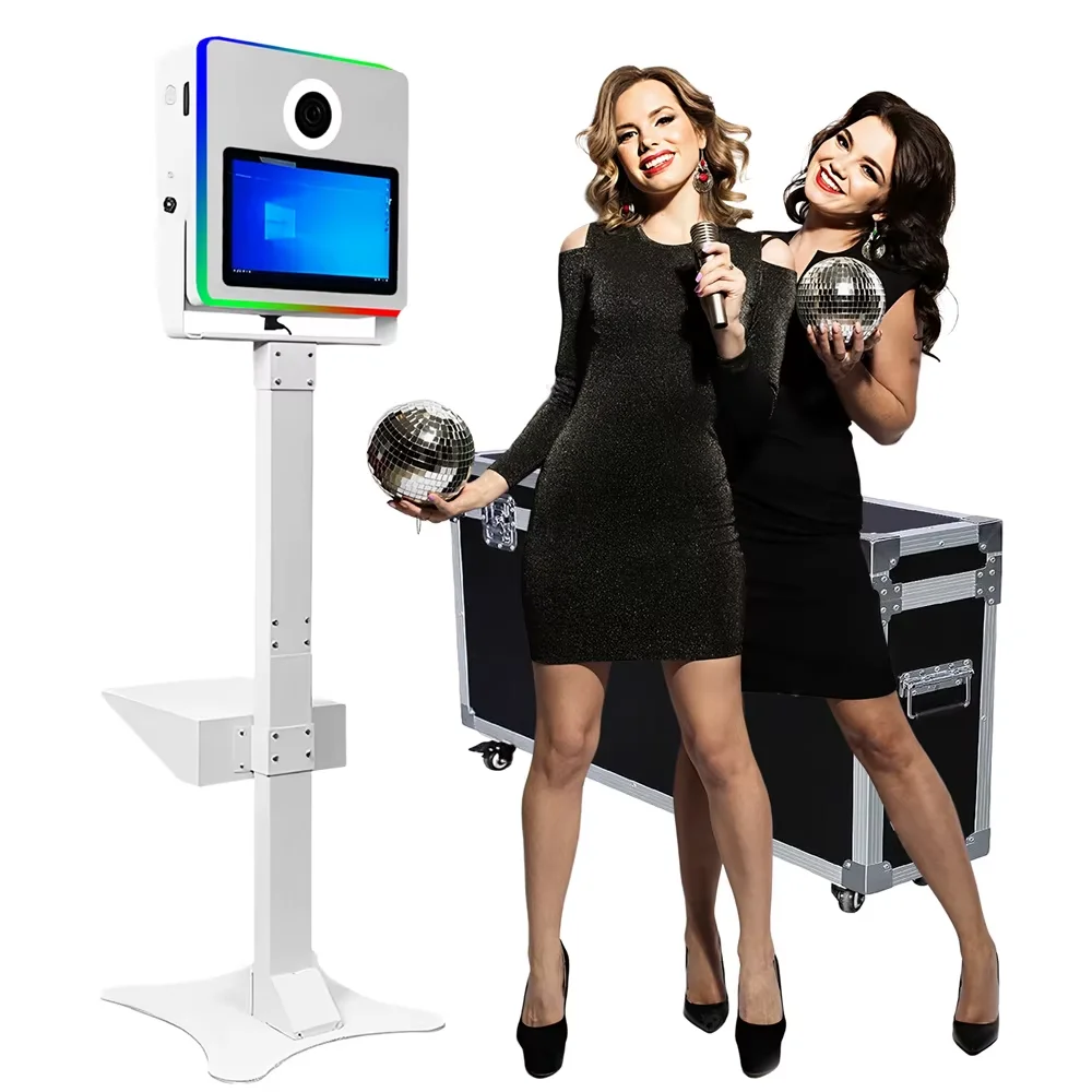Draagbare fotocabine met 15,6 inch touchscreen, selfie DSLR fotocabine met flightcase voor huwelijksfeestverhuur