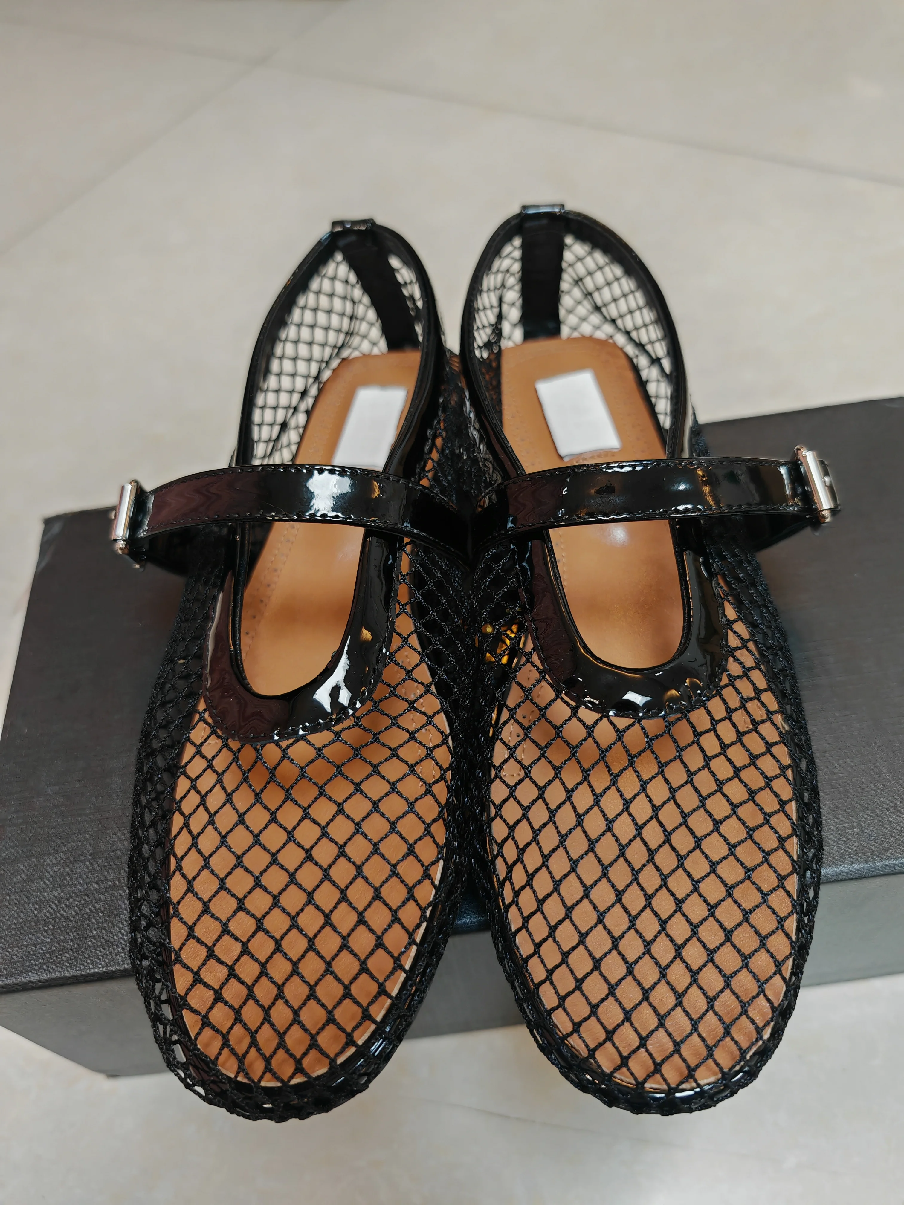 حذاء باليه مسطح مريح من الجلد المسطح