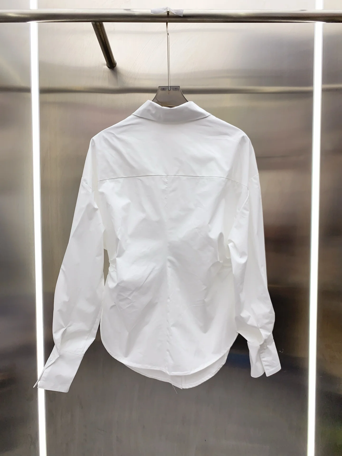 

Новая женская стильная приталенная рубашка на весну 2026 года ZX18545