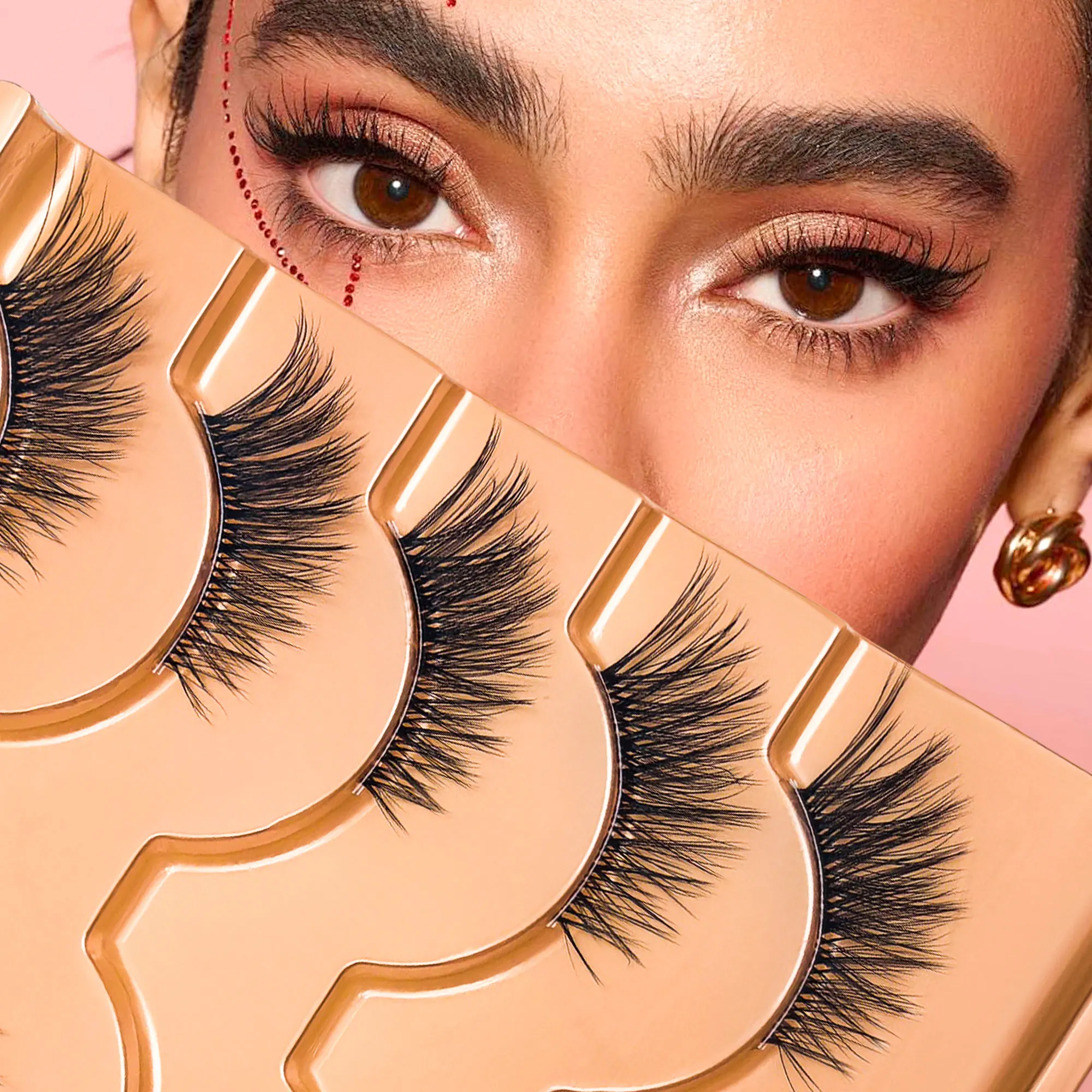 5 paia di soffici ciglia finte a forma di volpe, allungamento naturale delle ciglia da 11-15 mm, estese nell'angolo esterno dell'occhio, riutilizzabili.