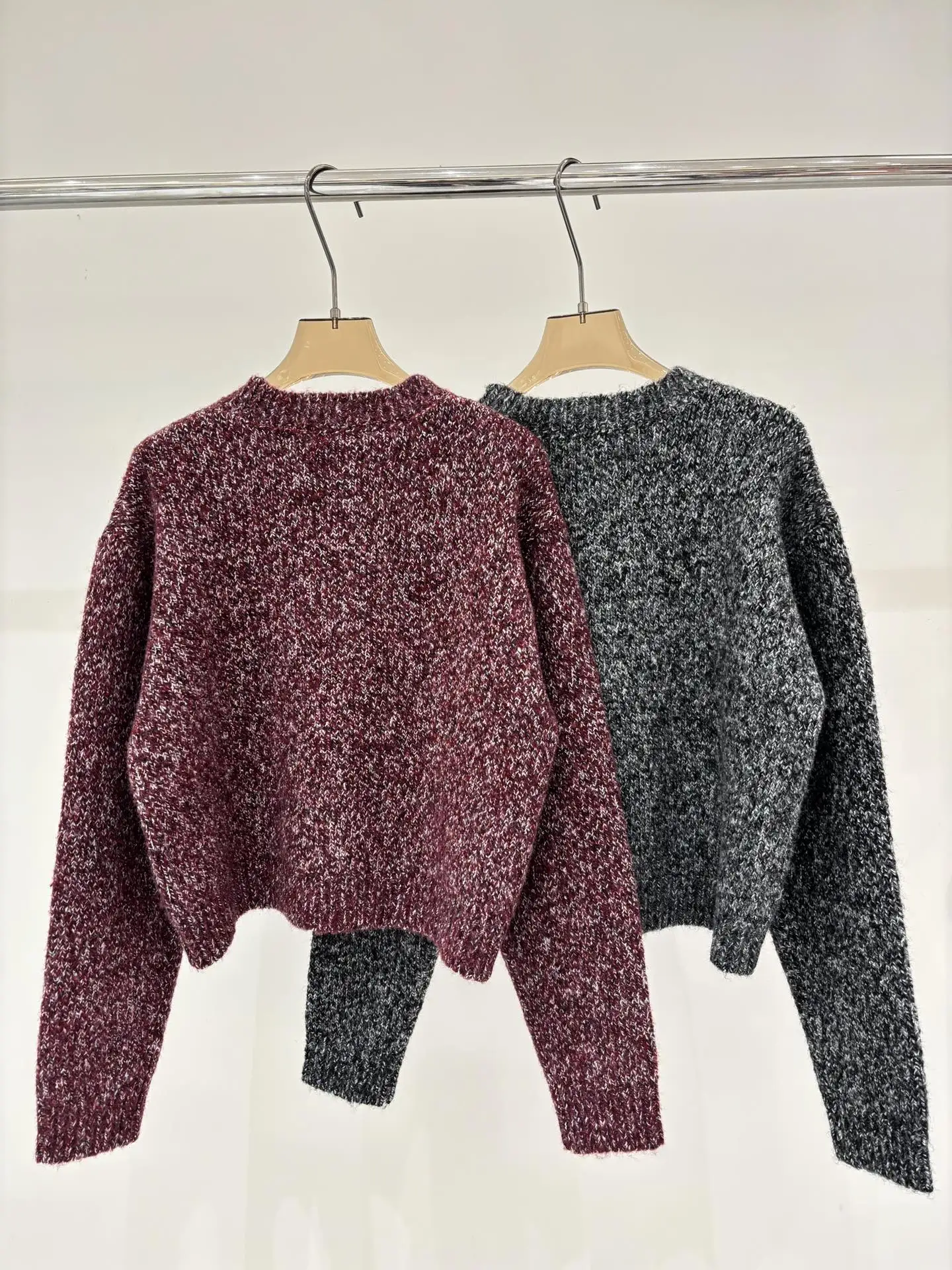

25 Autumn/Winter Women's New Product Color Contrasting Knitted Embroidered Skinny Long Sleeve Polka Style Sweater