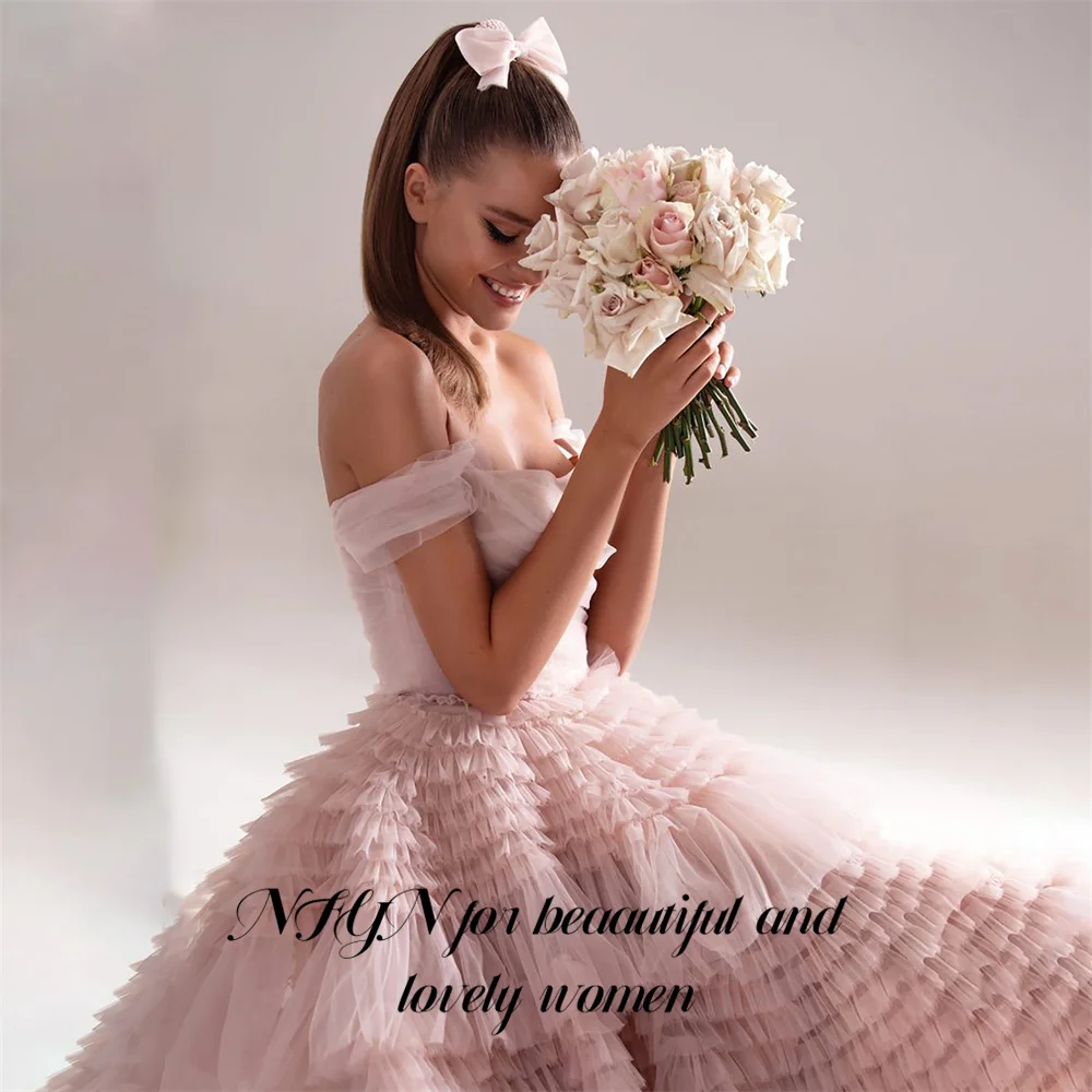فستان رسمي شبكي وردي من NFYN بطبقات من طبقات بدون حمالات لحفلات الزفاف بدون أكتاف فساتين مناسبة خاصة حسب الطلب