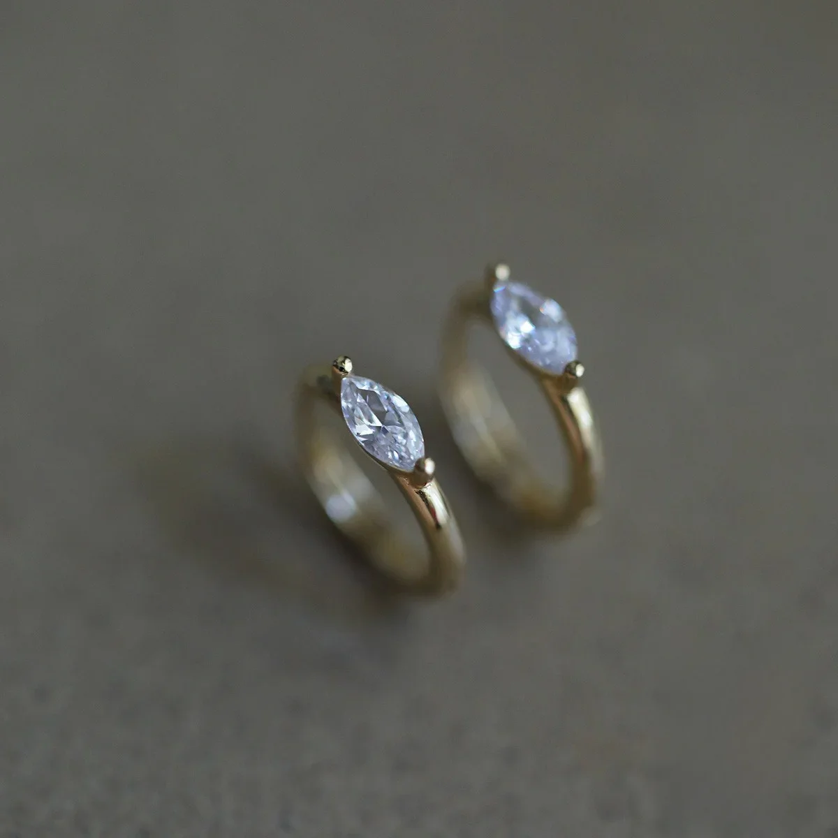 925 srebro platerowane 14K złoto geometryczne kolczyki z cyrkonią dla kobiet proste eleganckie wykwintne akcesoria do uszu — zdjęcie 2