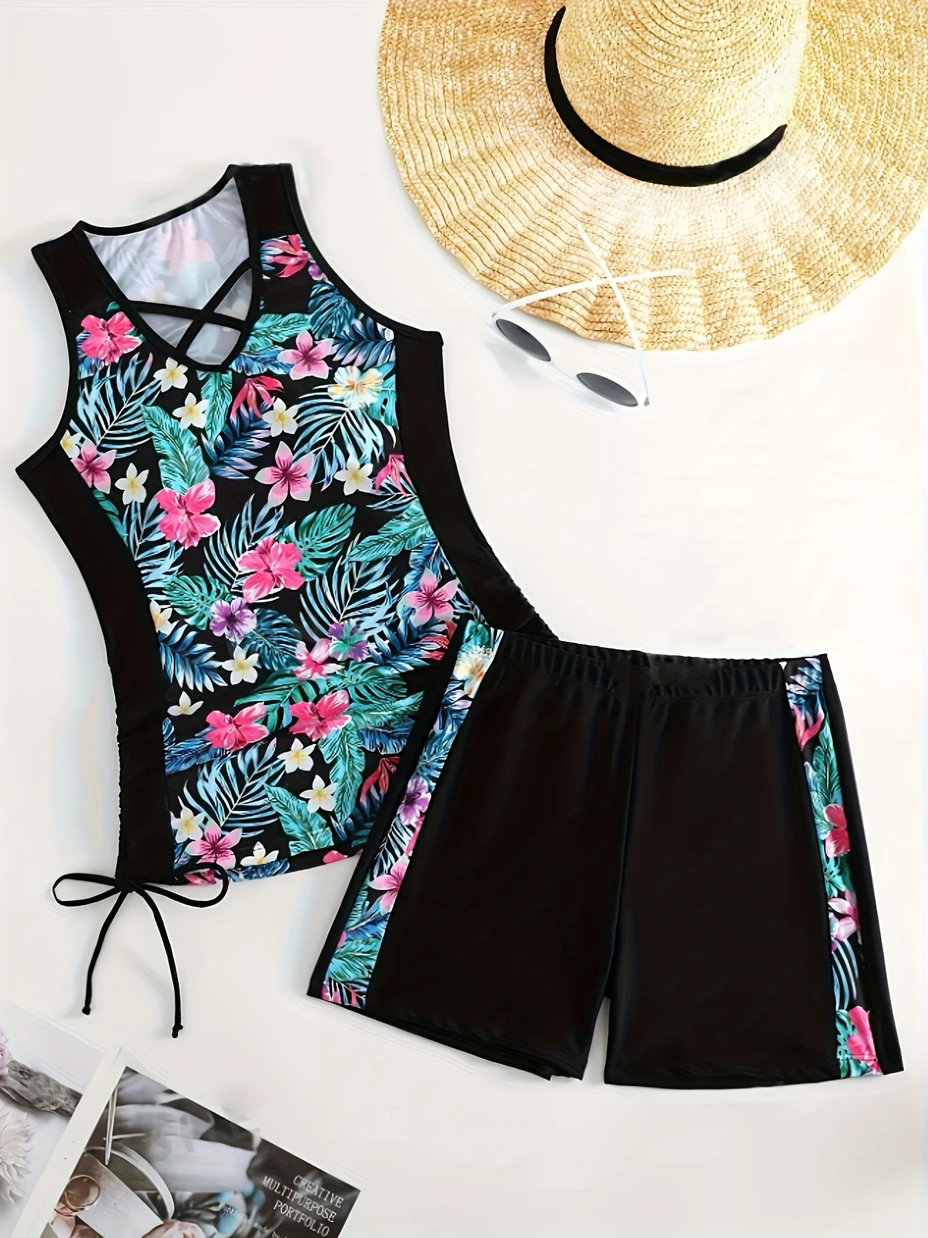 ชุดว่ายน้ำลายทรอปิคอล: เหมาะสำหรับกิจกรรมชายหาดในฤดูร้อนและการพักผ่อนริมทะเล