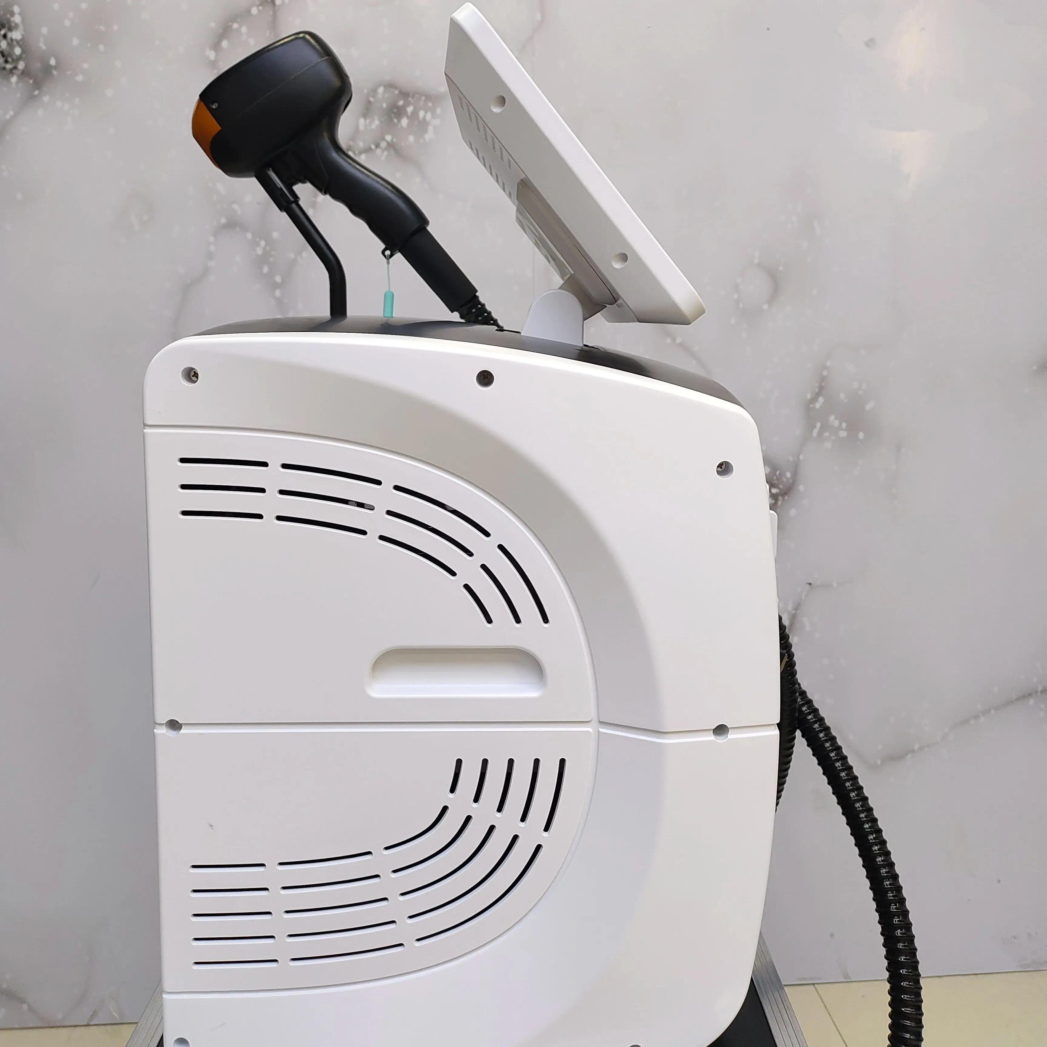 Soprano Diode Laser Hair Removal Machine Ice Cooling System 755 808 940 1064 Four Wavelength Painless Permanent Hair Removal