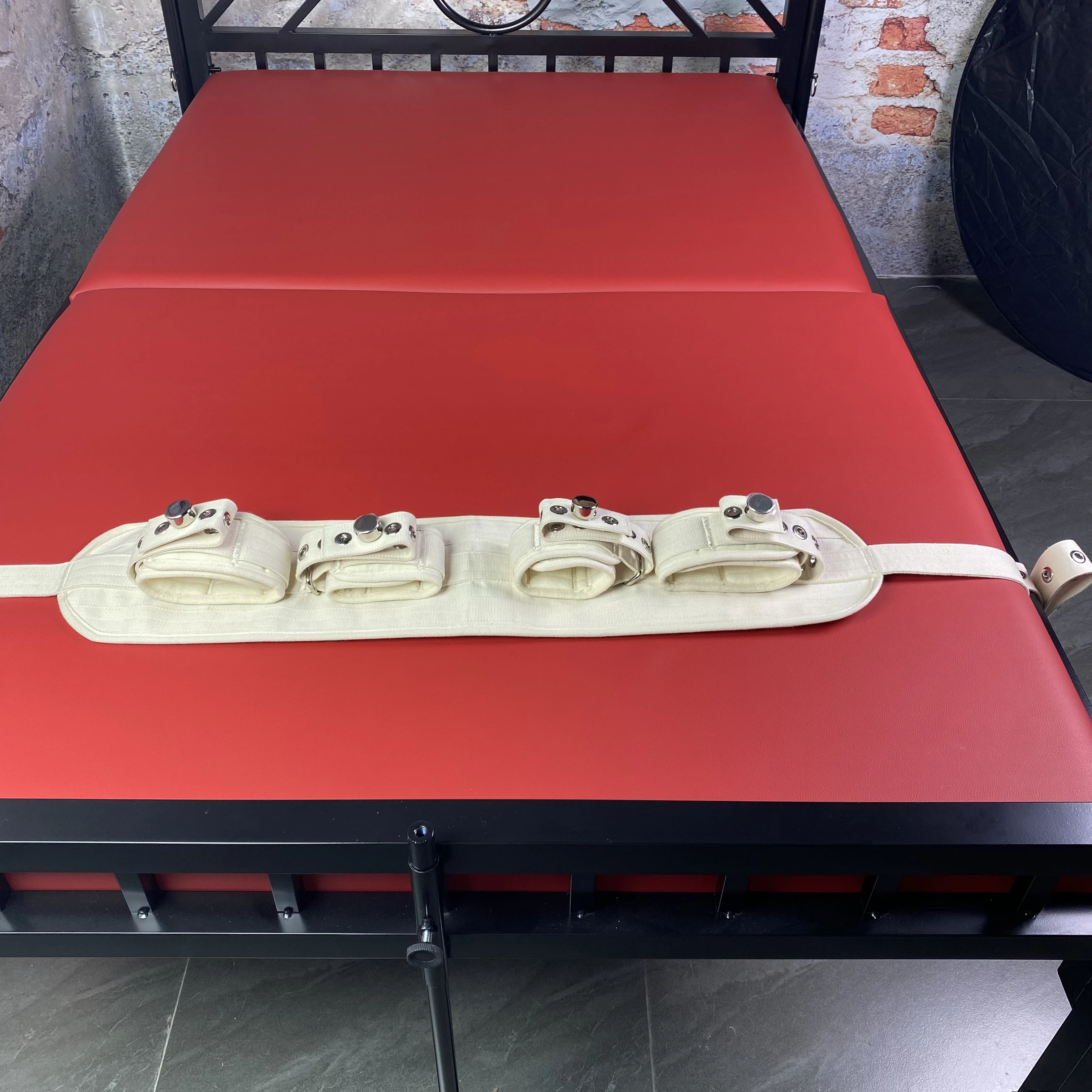 Hand Voeten Bed Terughoudendheid Set Knielen Sekspositie Lichaam Bondage Seksuele Assistent Riem Butt Spanking voor koppels