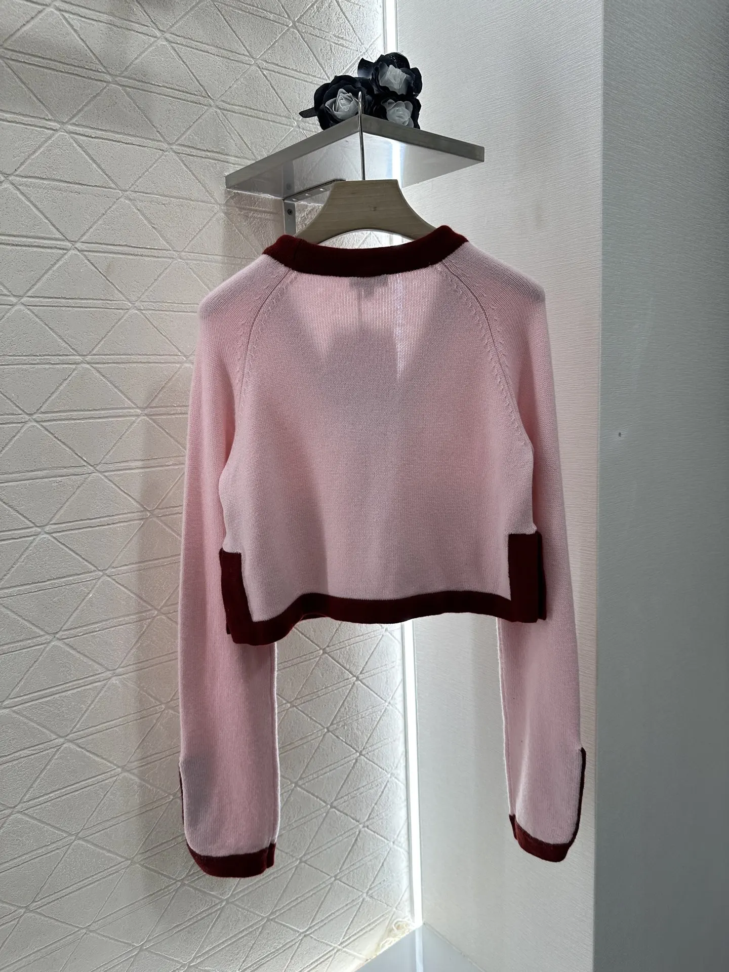 

Ladies' Lace-up Contrasting Color V-neck Silhouette Knitted Cardigan